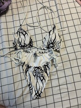 Lurking class Bikini